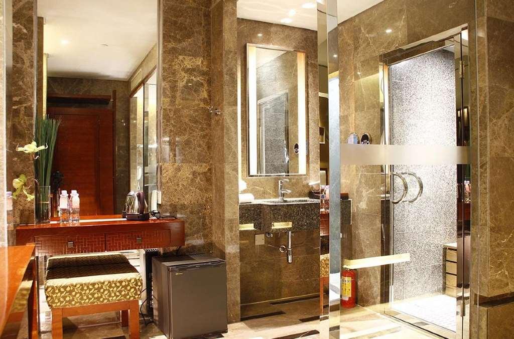 Grand Oriental Hotel Дунгуань Номер фото
