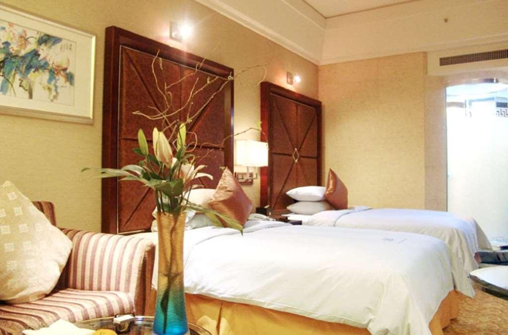 Grand Oriental Hotel Дунгуань Номер фото