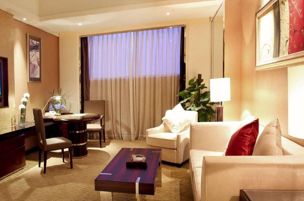 Grand Oriental Hotel Дунгуань Номер фото