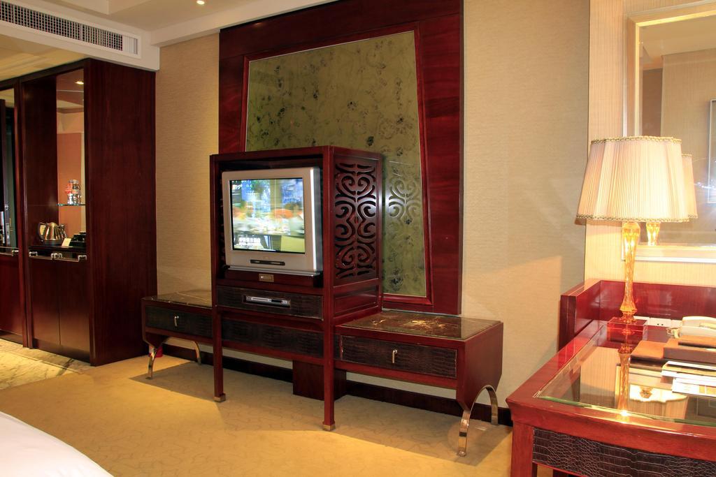 Grand Oriental Hotel Дунгуань Экстерьер фото